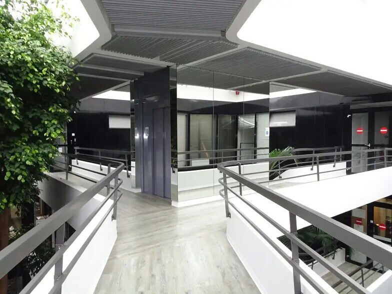 Office in Toulouse for lease - Building Photo - Image 1 of 9