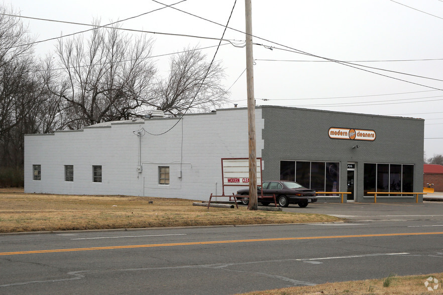 705 W Cherokee St, Wagoner, OK for sale - Building Photo - Image 3 of 3