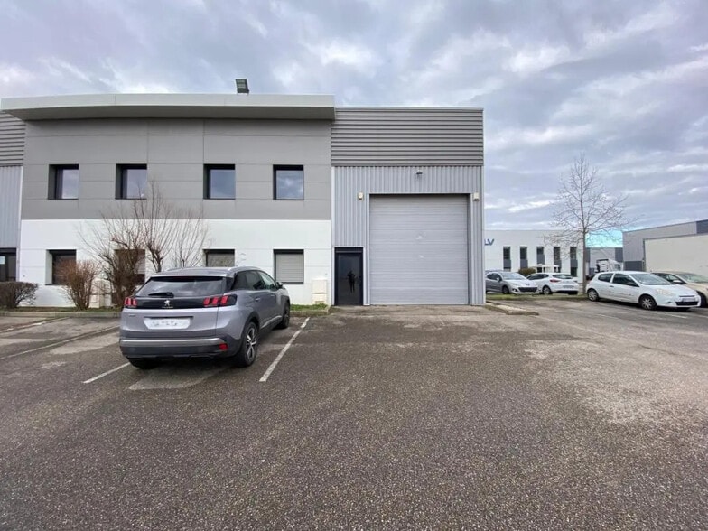 Office in Saint-Priest for lease - Building Photo - Image 1 of 6