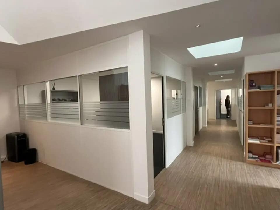 Location Bureaux 268 m² - Photo 1