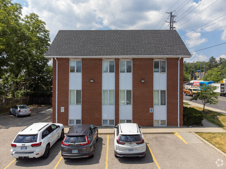 27 Major Mackenzie Dr E, Richmond Hill, ON for lease - Building Photo - Image 2 of 6