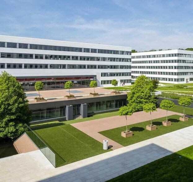 Office in Le Plessis-Robinson for lease - Building Photo - Image 1 of 10