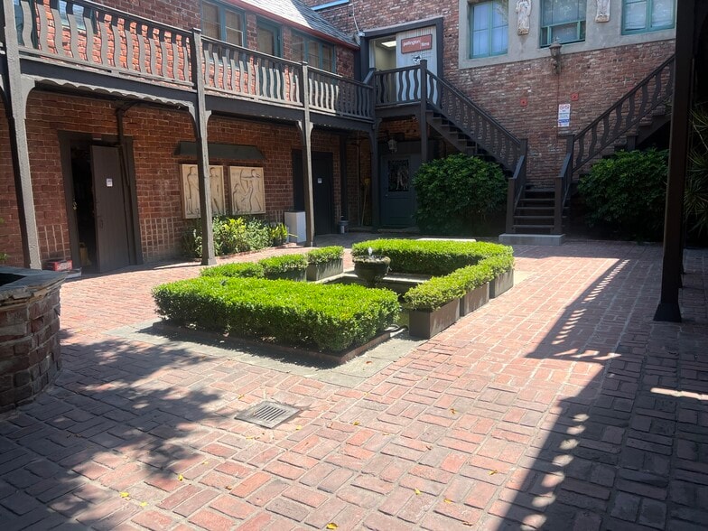 7415-7427 Beverly Blvd, Los Angeles, CA for lease - Building Photo - Image 2 of 2