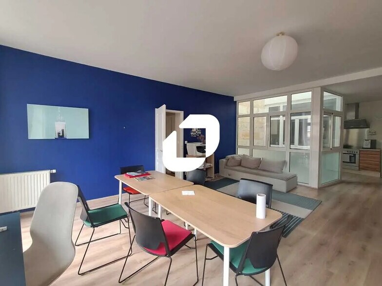 Office in Bordeaux for lease - Interior Photo - Image 1 of 11