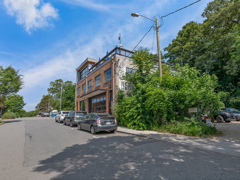 39 Banks Ave, Asheville, NC for lease - Building Photo - Image 3 of 45