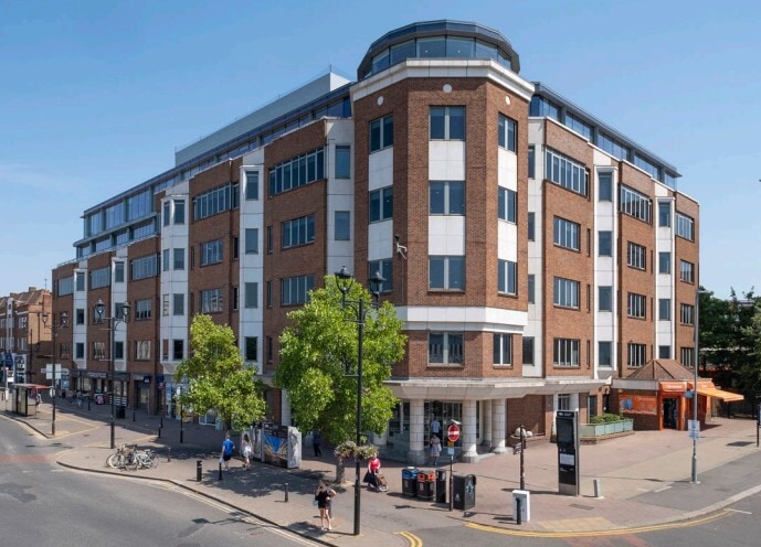 St. Marks Hl, Surbiton for lease - Building Photo - Image 1 of 8