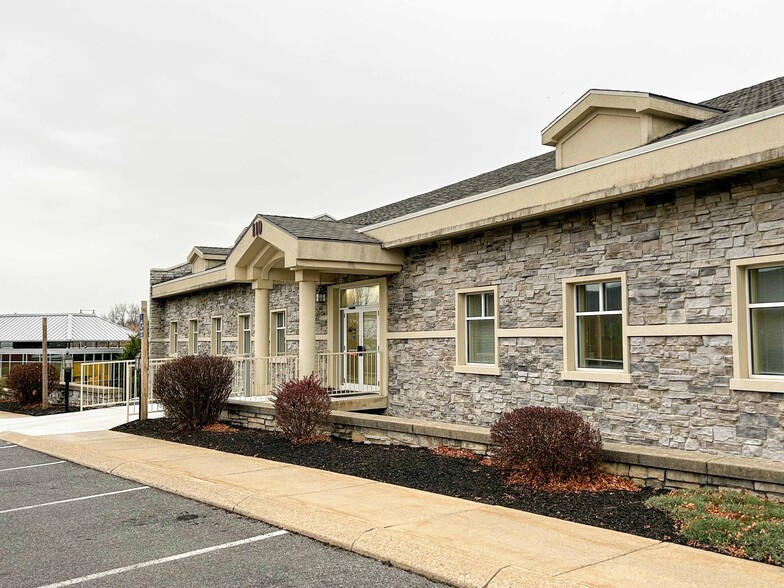 110 Radnor Rd, State College, PA for lease - Building Photo - Image 2 of 6