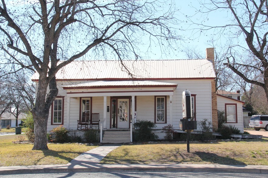 1101 W Wallace St, San Saba, TX for sale - Primary Photo - Image 1 of 1