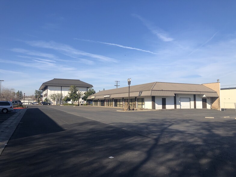 4270-4274 N Blackstone Ave, Fresno, CA portfolio of 2 properties for sale on LoopNet.com - Building Photo - Image 3 of 11