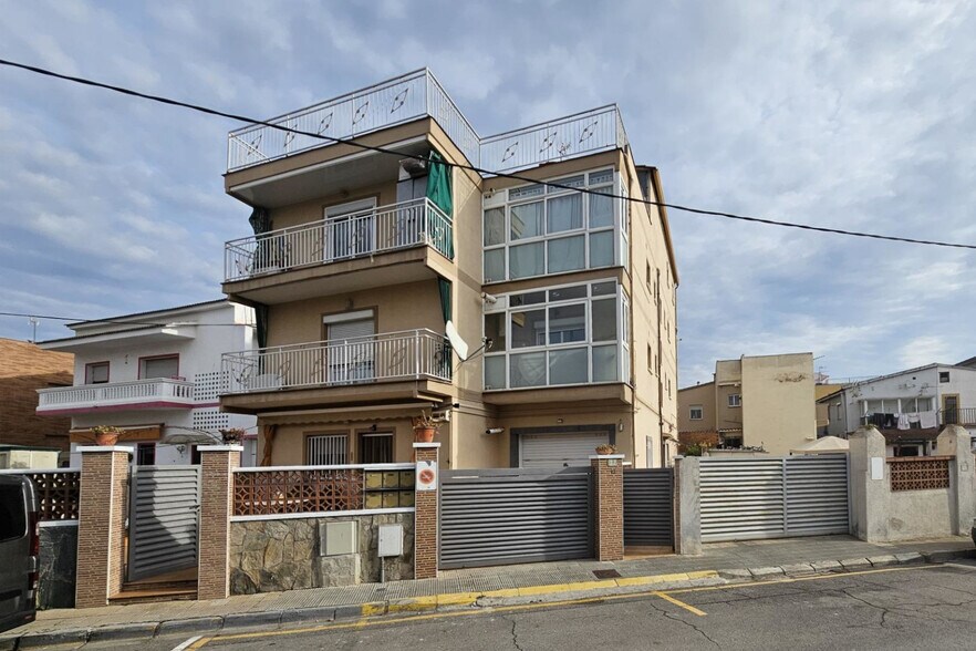 Multifamily in Santa Perpètua de Mogoda, Barcelona for sale - Primary Photo - Image 1 of 23