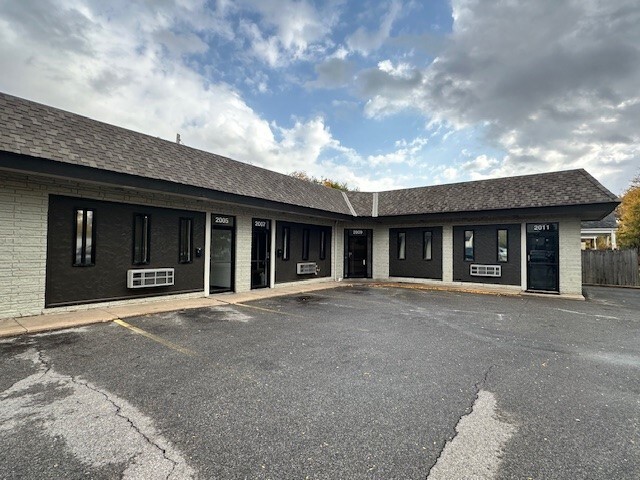 2001 E Central Ave, Wichita, KS for lease - Building Photo - Image 1 of 10