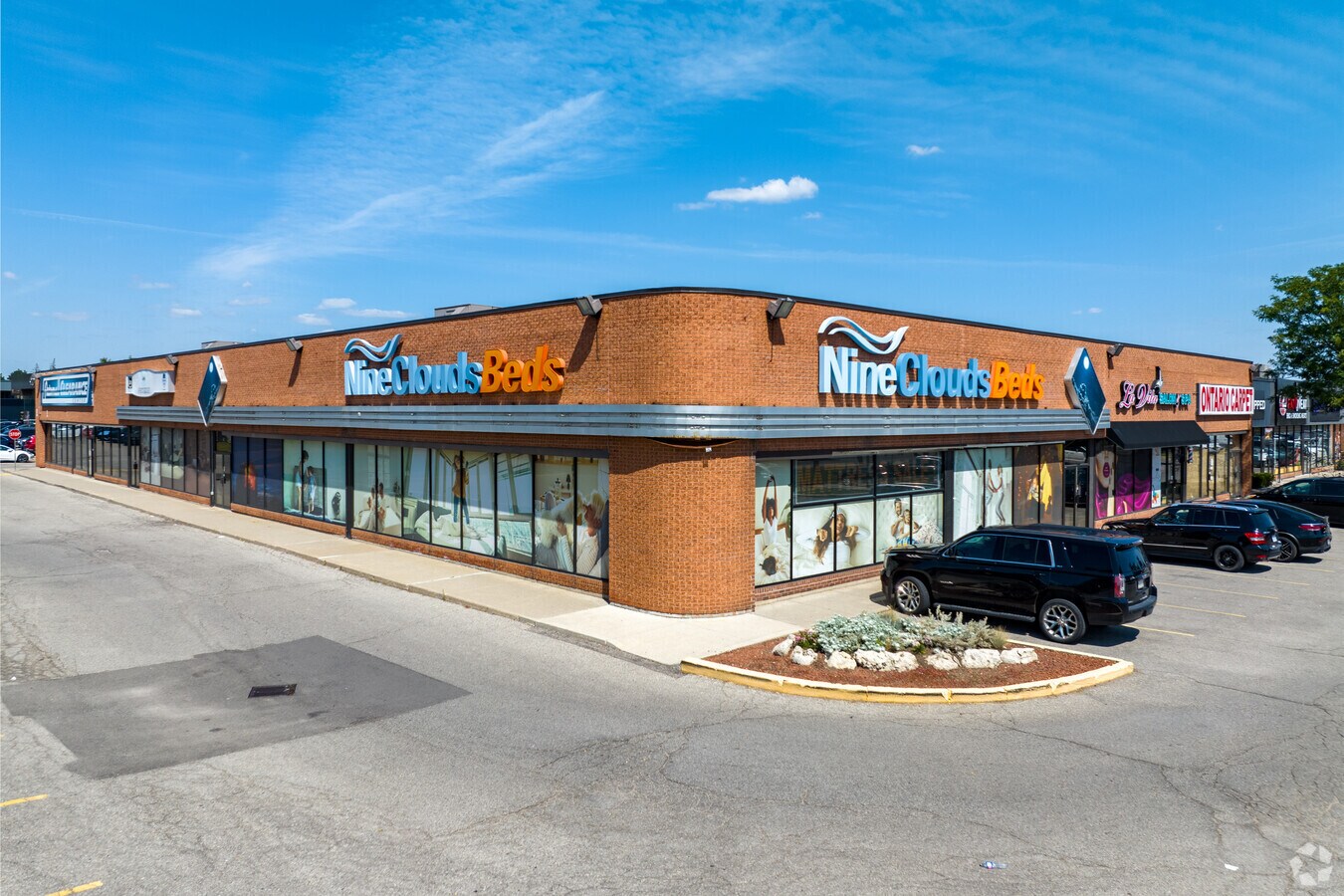 2273 Dundas St, Mississauga, ON L5K 2L8