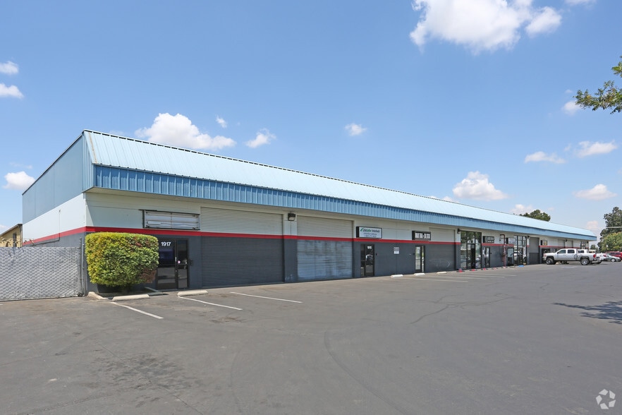 1901-1919 E Main St, Visalia, CA for lease - Building Photo - Image 3 of 3
