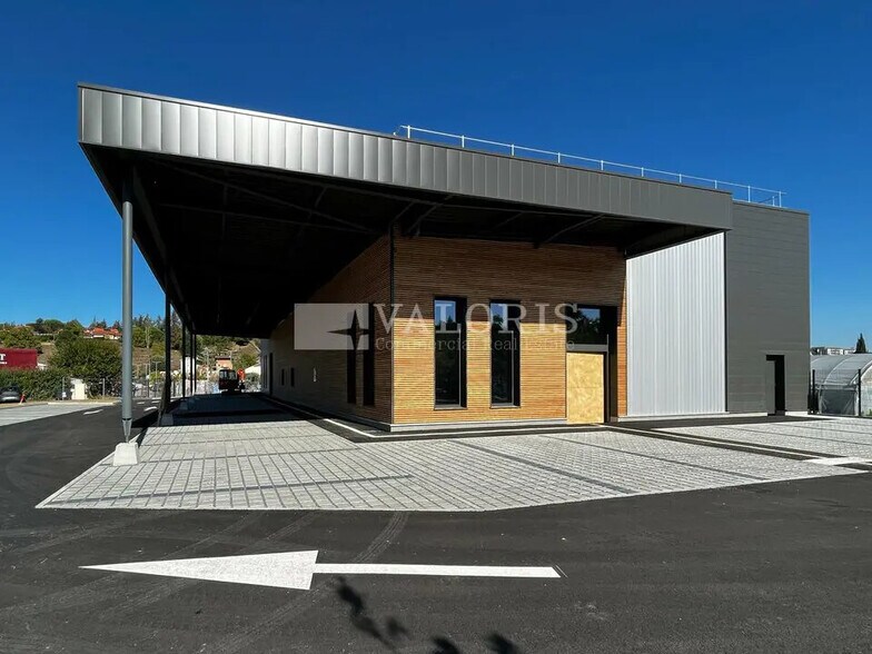 Retail in L'Arbresle for lease - Building Photo - Image 1 of 14