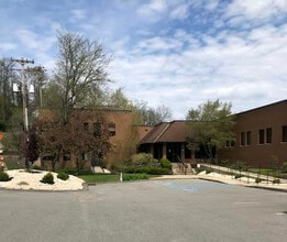 29 Noblestown Rd, Carnegie, PA for lease Building Photo- Image 1 of 1