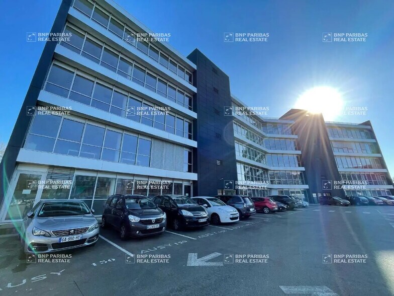 Office in Nantes for lease - Building Photo - Image 1 of 10