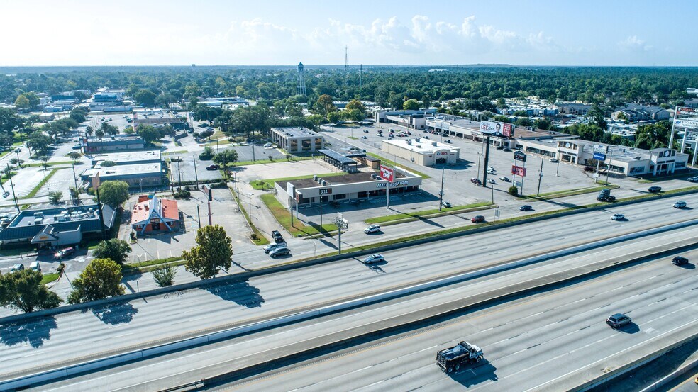 123 W Main St, Humble, TX for sale - Building Photo - Image 1 of 10