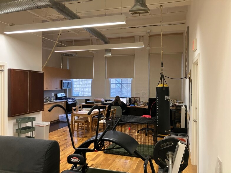 209 Center St, Bridgeport, CT for sale - Building Photo - Image 2 of 36