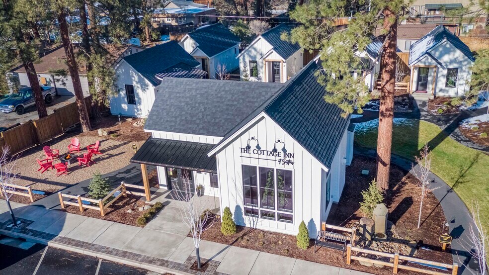 560 E Main Ave, Sisters, OR for sale - Primary Photo - Image 1 of 1