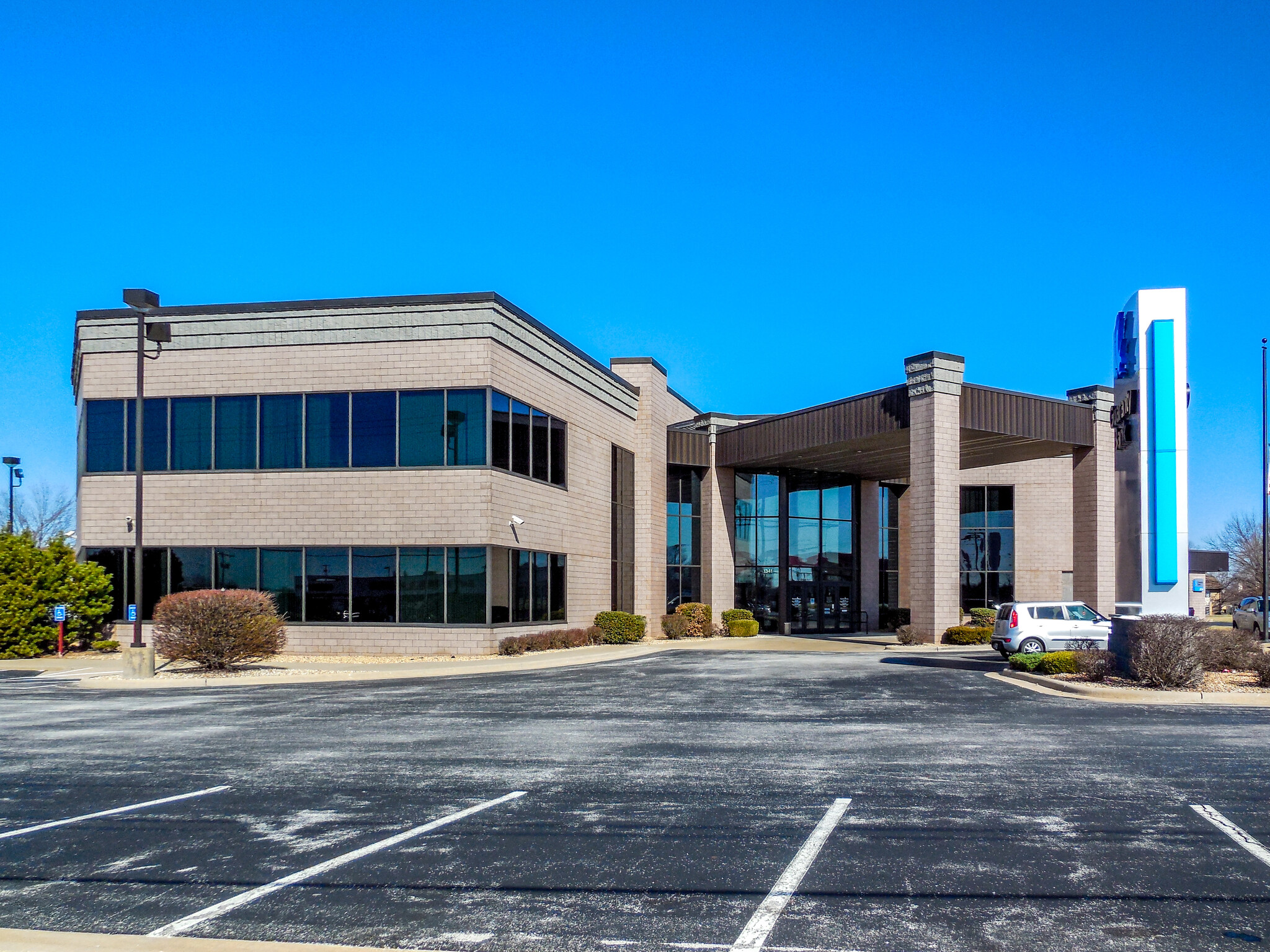 1341 W Battlefield Rd, Springfield, MO for lease Primary Photo- Image 1 of 7