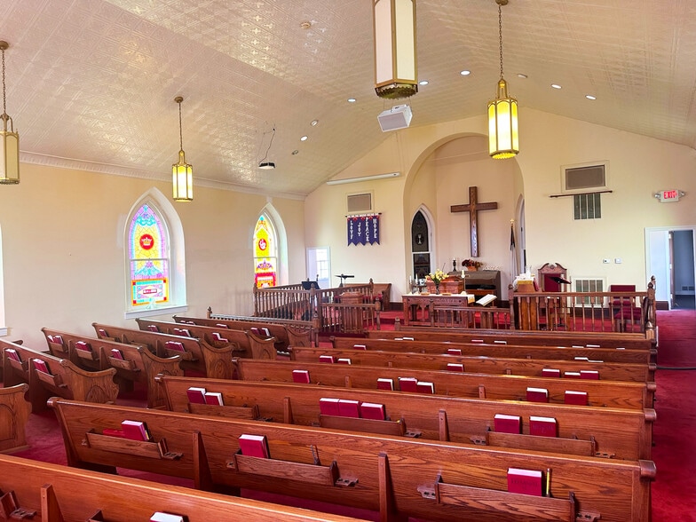 9801 Cooper Church Dr, Louisville, KY for sale - Primary Photo - Image 1 of 11