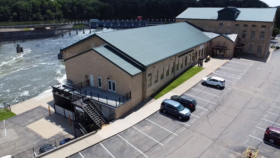 425 W Water St, Appleton, WI for lease - Building Photo - Image 2 of 12