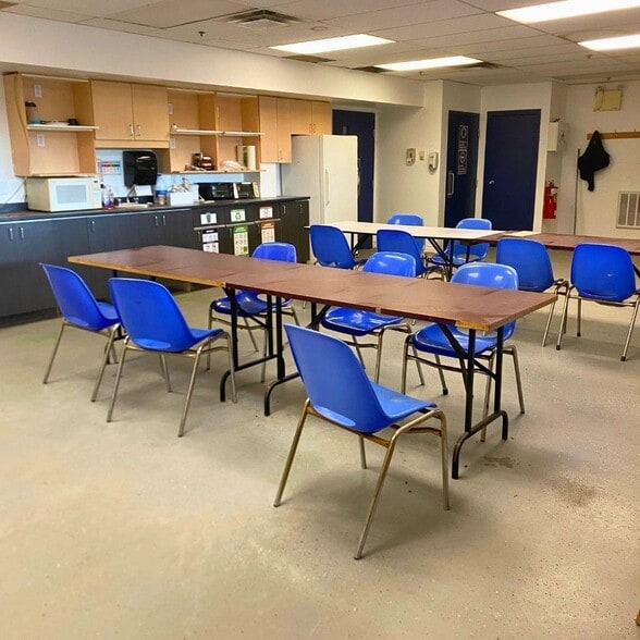 235 Rue Saint-Louis, Warwick, QC for lease - Interior Photo - Image 3 of 4