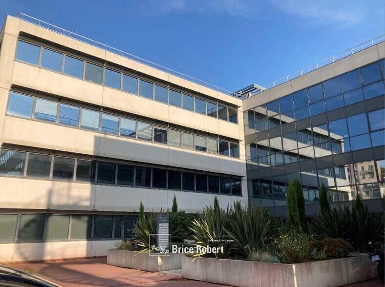 Office in Caluire-et-Cuire for lease - Building Photo - Image 3 of 5
