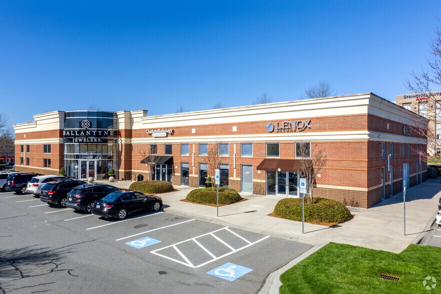 12335 N Community House Rd, Charlotte, NC 28277