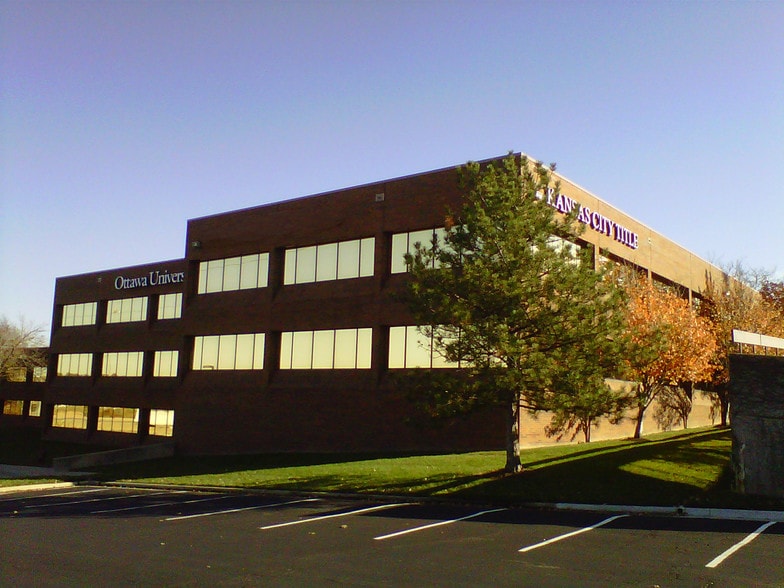 4370 W 109th St, Overland Park, KS for lease - Building Photo - Image 3 of 4