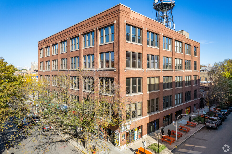 2835 N Sheffield Ave, Chicago, IL for lease - Building Photo - Image 1 of 4