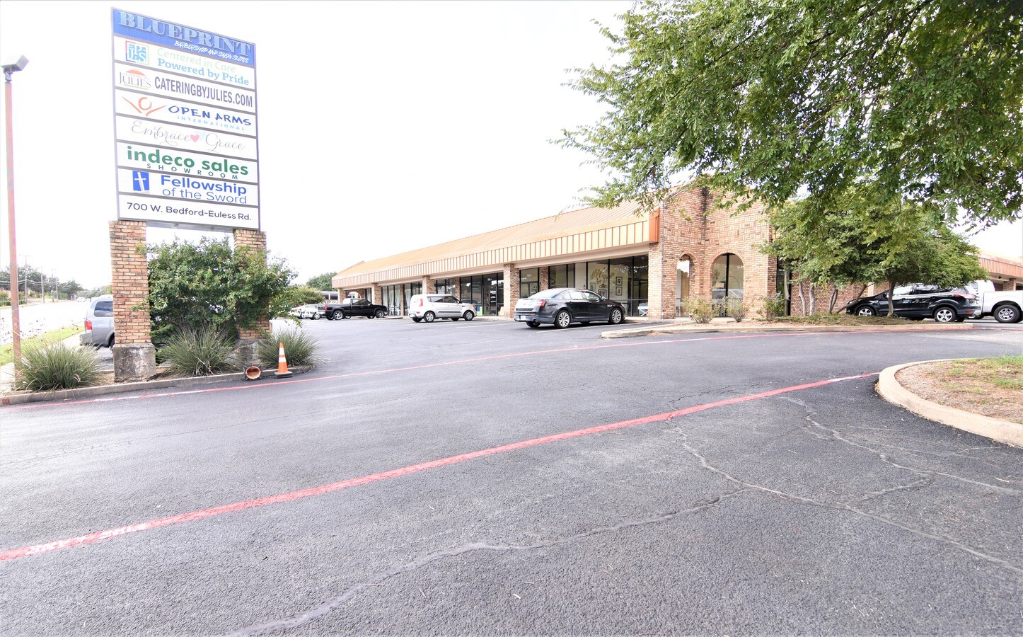 700 W Bedford Euless Rd, Hurst, TX, 76053 Office/Retail Space For