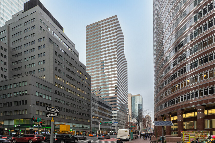 900 Third Ave, New York, NY for lease - Building Photo - Image 1 of 8