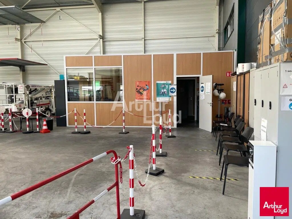 Flex in Villebarou for lease Interior Photo- Image 1 of 3