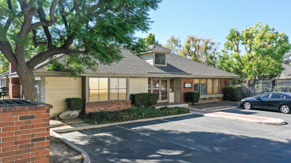 1810 E 17th St, Santa Ana, CA for lease Building Photo- Image 1 of 43