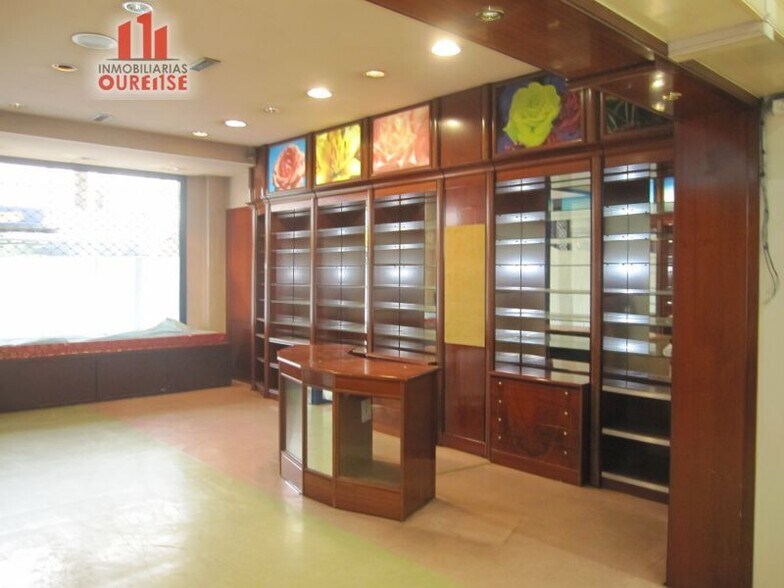 Retail in Ourense, Orense for lease - Building Photo - Image 3 of 11