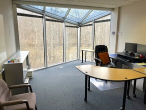 7716-7720 Rivers Edge Dr, Columbus, OH for lease Building Photo- Image 2 of 4