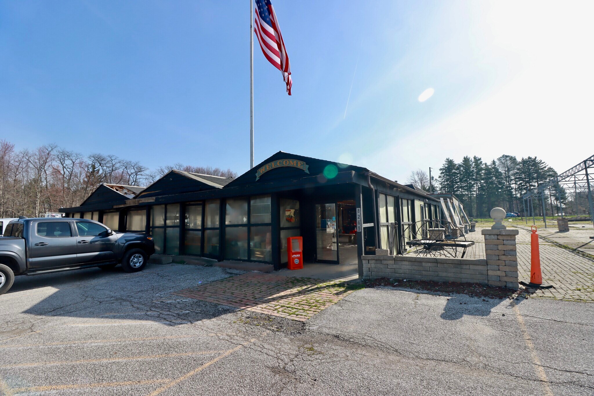 8265 Euclid Chardon Rd, Kirtland, OH 44094 Licursi Garden Center