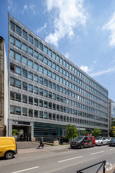 Office in Boulogne-Billancourt for lease - Building Photo - Image 2 of 4