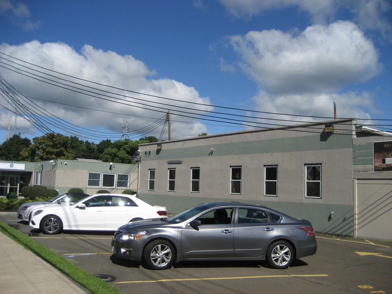 122 E Railroad Ave, West Haverstraw, NY for lease - Building Photo - Image 2 of 5