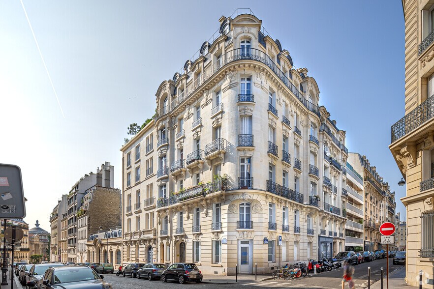 Office in Paris for lease - Primary Photo - Image 1 of 4