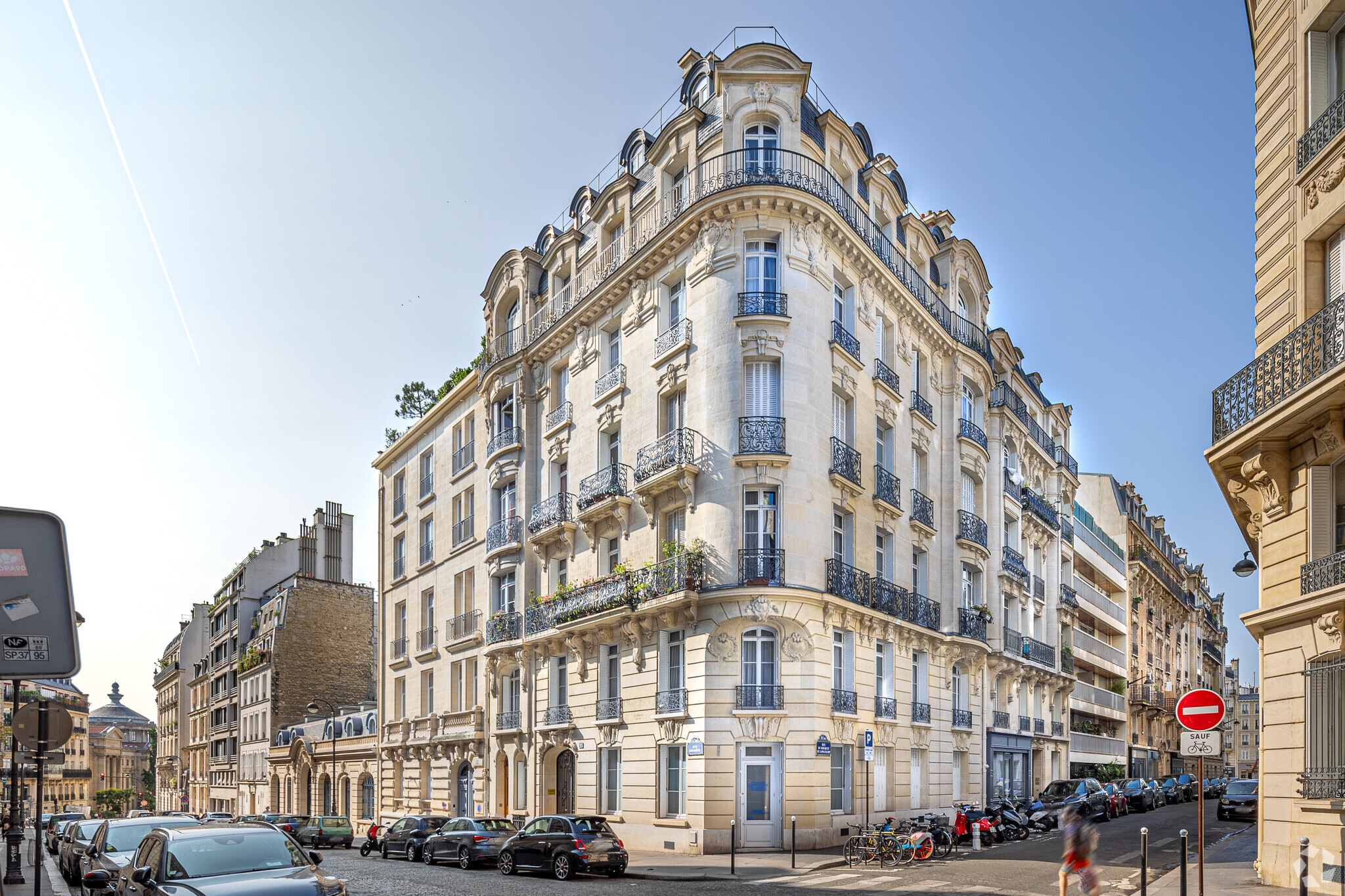 Office in Paris for lease Primary Photo- Image 1 of 5