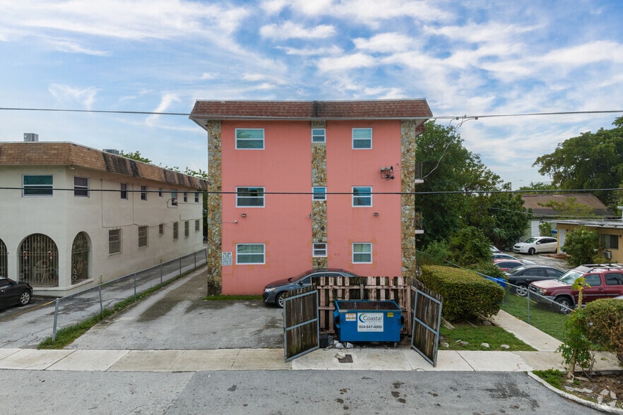 458 SW 9th St, Miami, FL for sale - Building Photo - Image 1 of 50