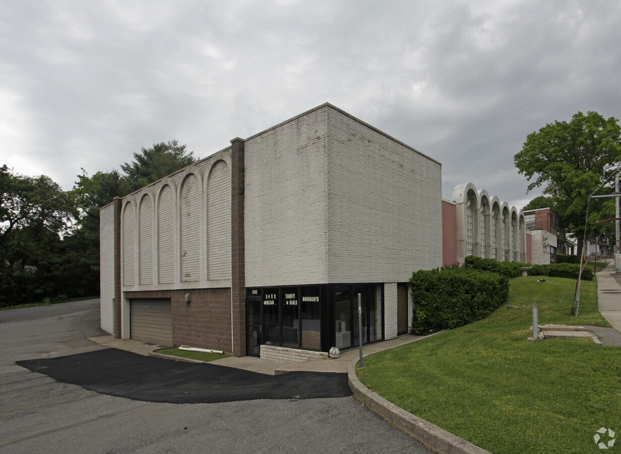 1285 Northern Blvd, Manhasset, NY 11030