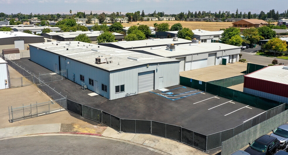 4973 E Lansing Way, Fresno, CA for lease - Building Photo - Image 2 of 6