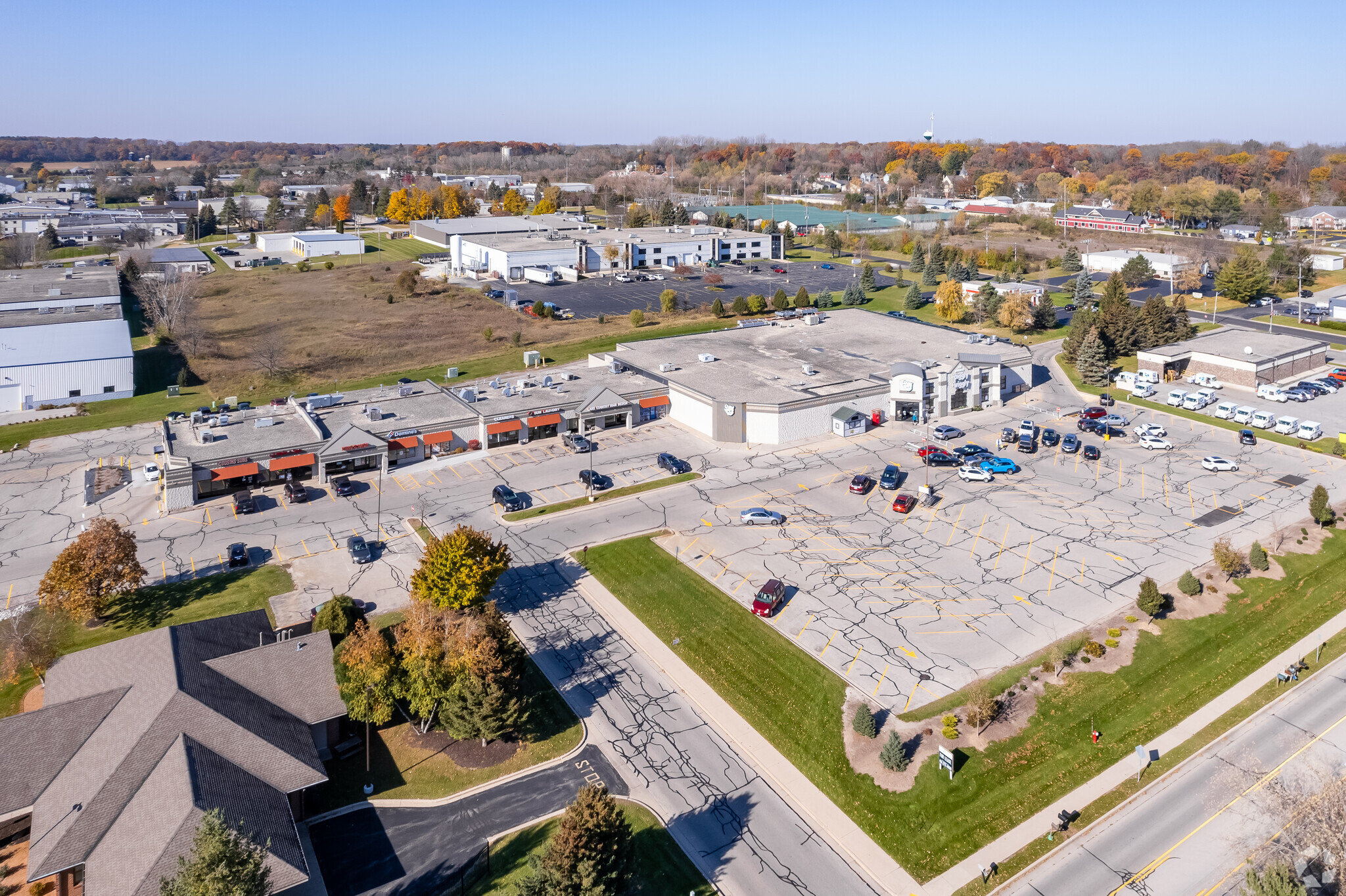 505-525 Cottonwood Ave, Hartland, WI for lease Building Photo- Image 1 of 11