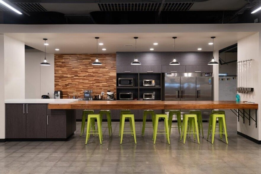 2818 N Sullivan Rd, Spokane Valley, WA for lease - Interior Photo - Image 2 of 4