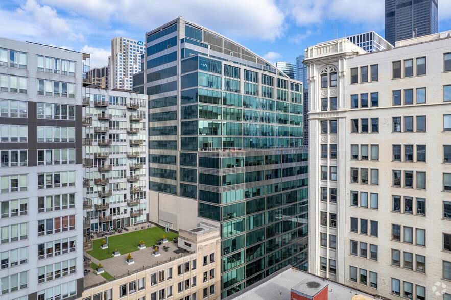 550 W Jackson Blvd, Chicago, IL for lease - Building Photo - Image 2 of 13