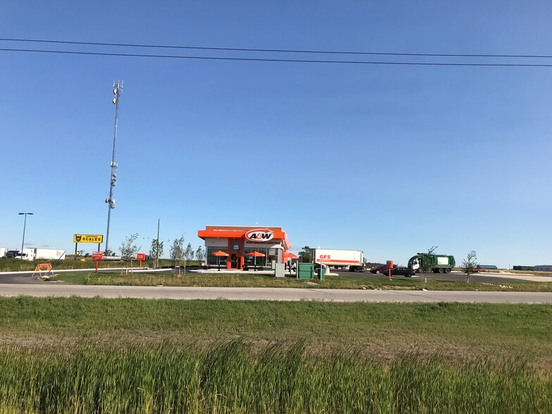 5105 Portage Av, Headingley, MB for lease - Building Photo - Image 2 of 4