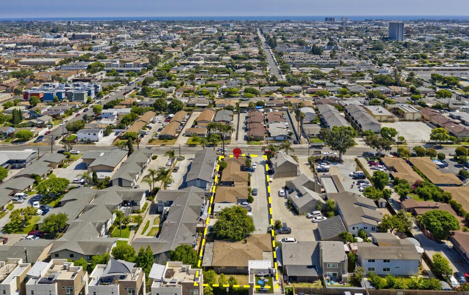 592 Hamilton St, Costa Mesa, CA 92627